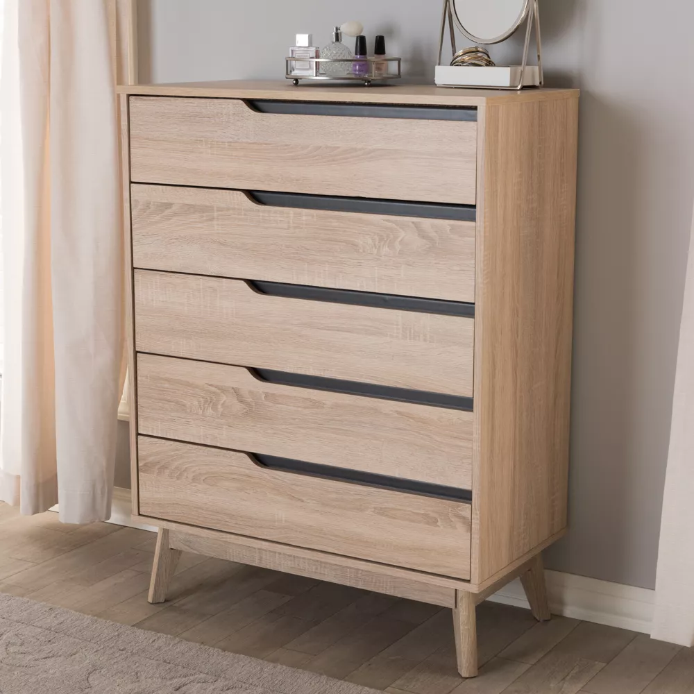 Scandinavian 5-Drawer Chest in Oak Finish